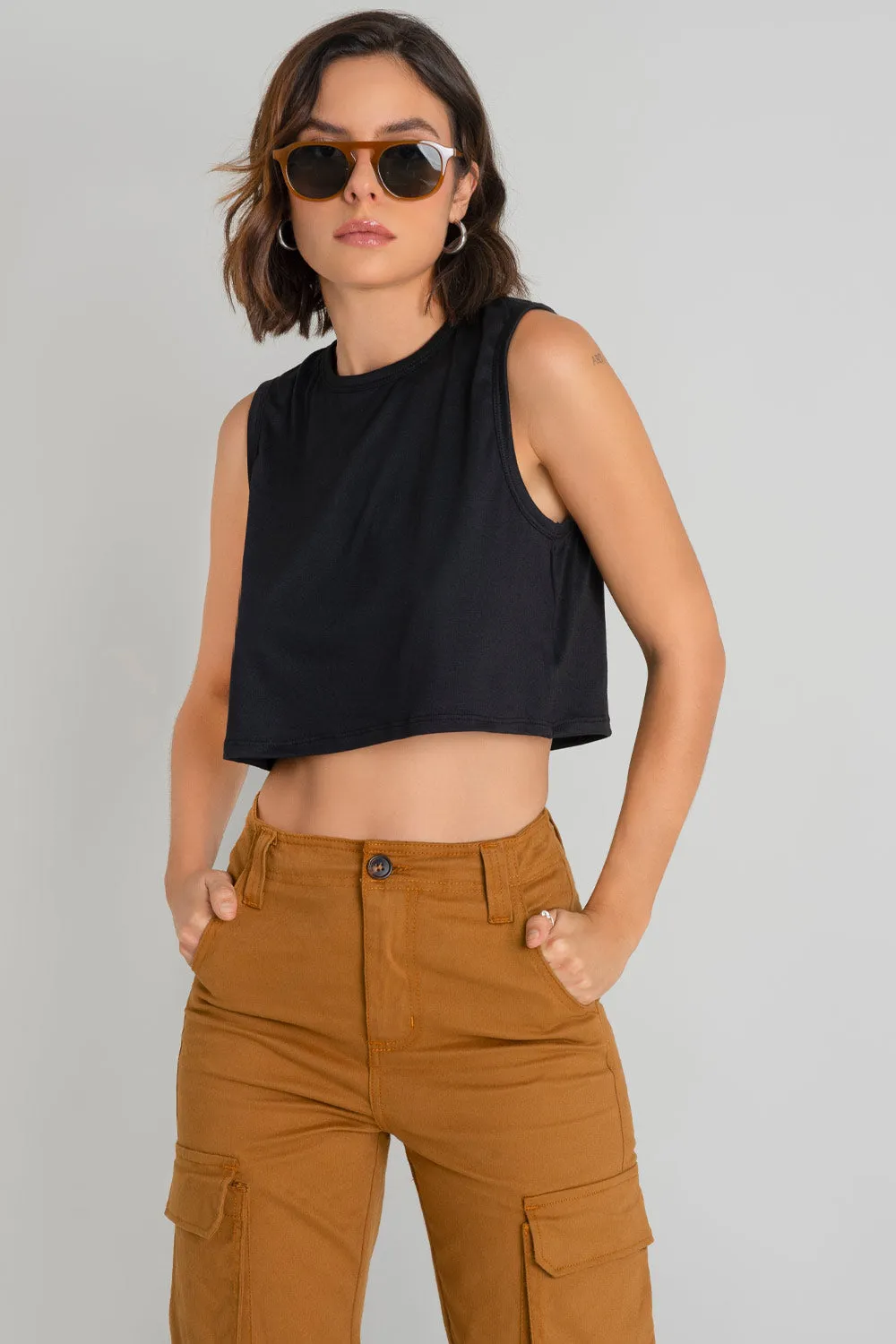 Crop top sin mangas de fit recto